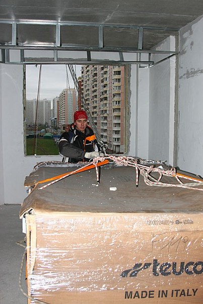 альпинисты для поднятия грузов в окно в Москве